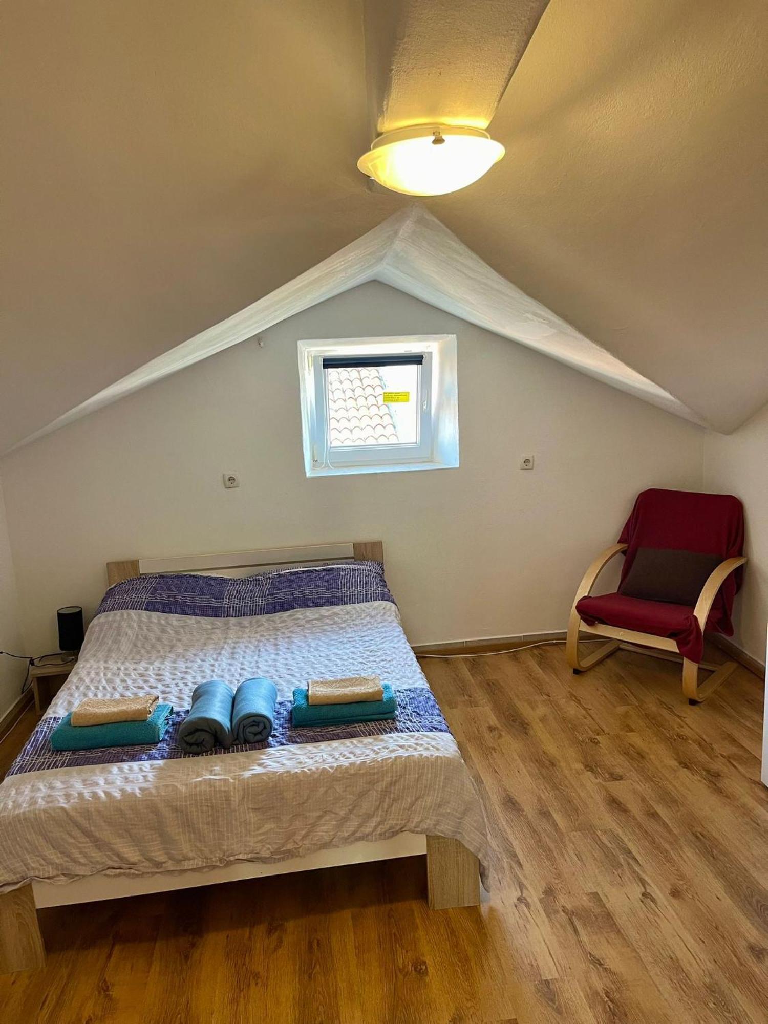 Roman Arch- Low Budget Doublebed Room In Top Center PUY Eksteriør bilde